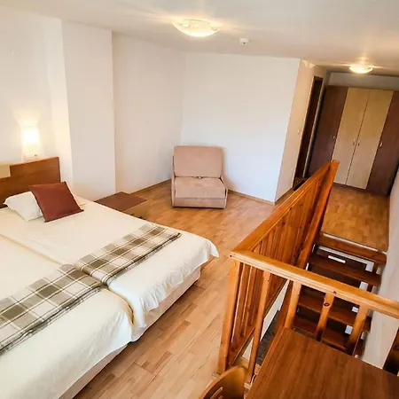 Apartment 1br Bright 300mbps Wifi Duplex - Two Floors *