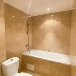 1br Bright 300mbps Wifi Duplex - Two Floors *