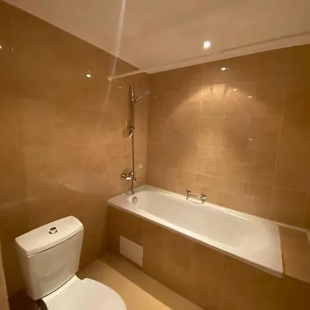 アパート 1br Bright 300mbps Wifi Duplex - Two Floors バンスコ